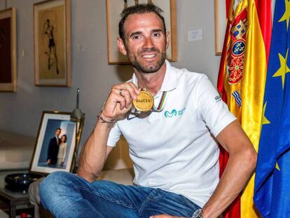 Alejandro Valverde, en la sede del Consejo Superior de Deportes. En vídeo, declaraciones del campeón del mundo a su llegada al Aeropuerto de Barajas.