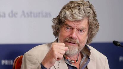 Reinhold Messner, en la rueda de prensa previa a la entrega de los Premios Princesa de Asturias. En vídeo, los perfiles biográficos de Reinhold Messner y Krzystof Wielicki, galardonados con el Princesa de Asturias de los Deportes.