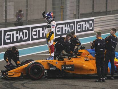 Fernando Alonso, tras terminar su última carrera de Fórmula 1. En vídeo, resumen de la carrera del piloto.