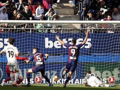 Gonzalo Escalante hace un gol contra el Real Madrid. En el vídeo, José Luis Mendilibar tras la victoria.