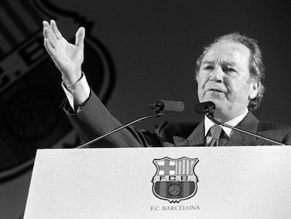 Josep Lluís Núñez, en la asamblea de compromisarios de 1998.