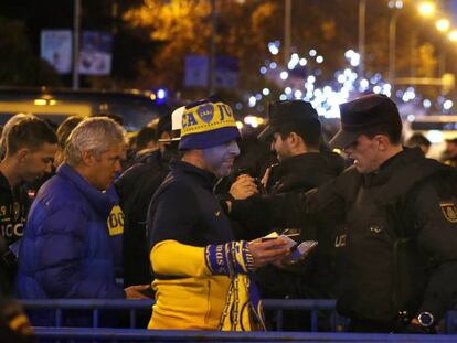 Cacheos y controles en el Paseo de la Castellana a los aficionados de Boca. En vídeo, éxito del dispositivo de seguridad del partido Ríver-Boca en Madrid.