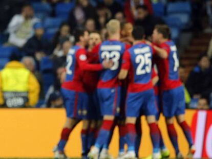 Los jugadores del CSKA celebran un gol ante el lamento de Vinicius. En vídeo, declaraciones de Solari tras la derrota de su equipo.