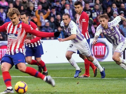 FOTO: Griezmann transforma el penalti del 0-2. / VÍDEO: Declaraciones de los entrenadores tras el partido.