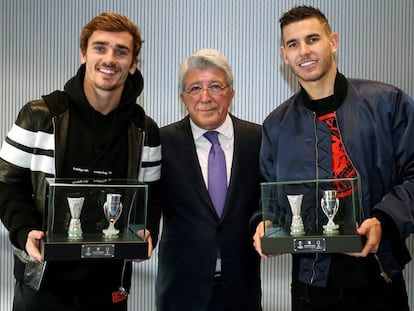 En vídeo, el presidente del Atlético, Enrique Cerezo, junto a Griezmann y Lucas durante la última comida navideña del Atlético.