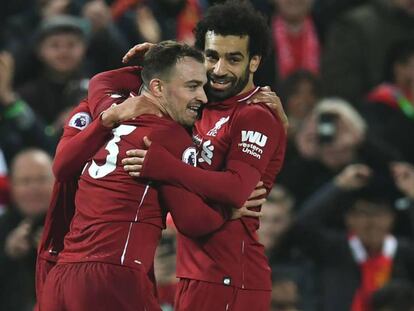 Shaqiri y Salah celebran un gol ante el Newcastle. En vídeo, Klopp valora la situación del Liverpool a mitad de temporada.