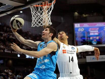 Ayón intenta taponar a Brizuela. En vídeo, declaraciones de Campazzo (Real Madrid) tras el partido.