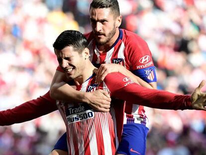 Morata celebra con Koke su primer gol con el Atlético, logrado ante el Villarreal. En vídeo, declaraciones de Simeone.