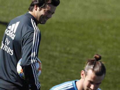 Solari junto a Bale, en el entrenamiento del martes. En vídeo, rueda de prensa del entrenador del Madrid.