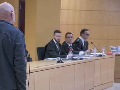 Miguel Ángel Millán, durante el juicio. En vídeo, relato de víctimas, testigos y familiares que denunciaron en 2016 a EL PAÍS los supuestos abusos y la manipulación del entrenador en Alhama de Murcia.