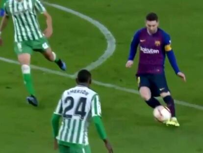 Momento en el que Messi da el toque sutil con el que marcó su tercer gol del día, cuarto del Barça. En vídeo, declaraciones de Ernesto Valverde tras el partido.