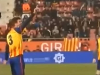 Piqué reprende a los aficionados por sus cánticos contra España durante el partido Cataluña-Venezuela.
