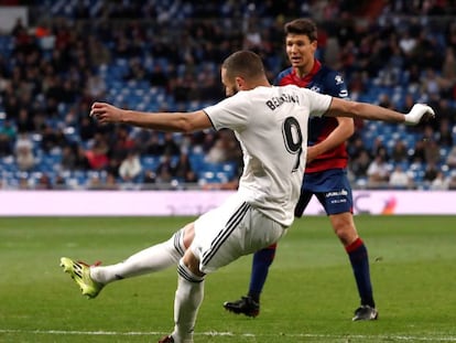 Benzema marca el tercer gol del Madrid. En vídeo, declaraciones del entrenador del Real Madrid, Zidedine Zidane.