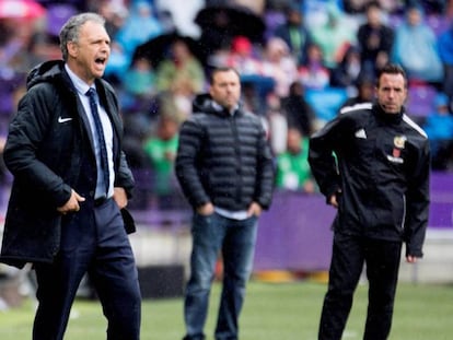 Caparrós, en la banda del estadio de Zorrilla. En vídeo, el anuncio de Caparrós en rueda de prensa después del partido contra el Valladolid.