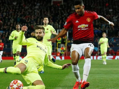 FOTO: Piqué disputa el balón con Rashford. / VÍDEO: Declaraciones de Piqué, este viernes.