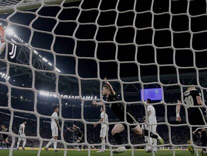 De Ligt celebra el segundo gol del Ajax en Turín. En vídeo,d eclaraciones de los entrenadores tras el partido.