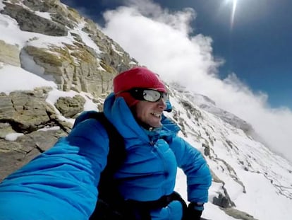 Kilian Jornet, durante su ascensión al Everest sin cuerdas ni oxígeno. En vídeo, 'Camino al Everest', el documental sobre Kilian Jornet.