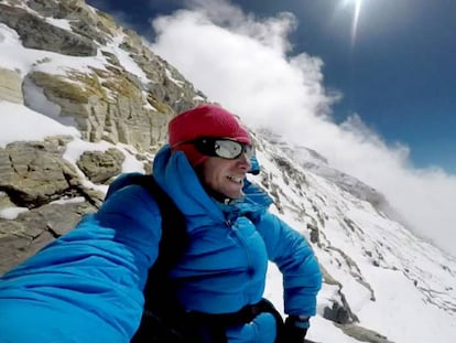 Kilian Jornet, durante su ascensión al Everest sin cuerdas ni oxígeno. En vídeo, 'Camino al Everest', el documental sobre Kilian Jornet.