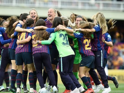 En foto: el Barça celebra la classificació per a la final de la Champions. En vídeo: declaracions de Lluís Cortés, entrenador de l'equip femení del FC Barcelona.