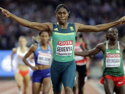 Semenya, ganando, en agosto de 2017, los 800m del Mundial de Londres. En vídeo, declaraciones del secretario general del TAS.