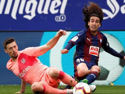 Cucurella, en el primer gol del Eibar. En vídeo, declaraciones del entrenador del F.C. Barcelona, Ernesto Valverde.