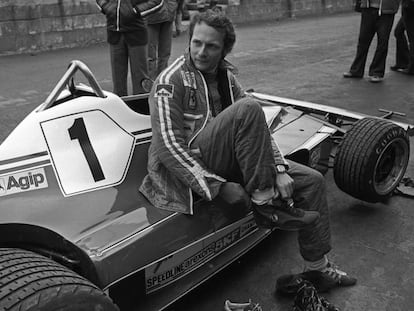 Niki Lauda, en el circuito de Brands Hatch en 1976. En vídeo, su grave accidente en 1976.