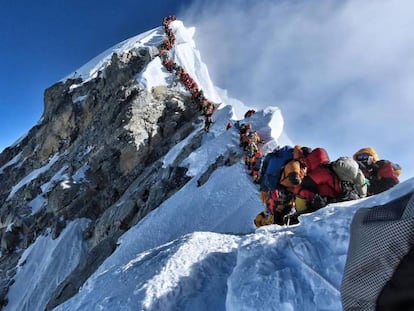 En vídeo, atasco en el Everest el 22 de mayo.