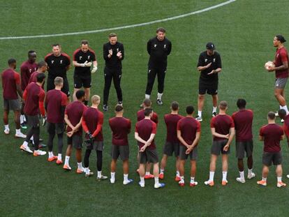 Klopp arenga a sus jugadores en el Metropolitano. En vídeo, las claves de la final de la Champions.