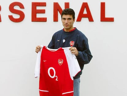 José Antonio Reyes, el día que firmó con el Arsenal.