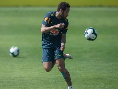 Neymar, durante un entrenamiento con la selección de Brasil el pasado 1 de junio. En vídeo, las reacciones del futbolista ante la acusación de violación.