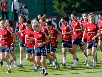 La selección española, en unos de los últimos entrenamientos antes de medirse a EEUU. En vídeo, declaraciones de Marta Torrejón.