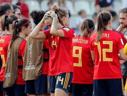 Las jugadoras españolas se lamentan tras su derrota. En vídeo, declaraciones de Jorge Vilda, seleccionador español femenino de fútbol.