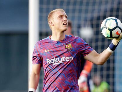 Cillessen, durante un entrenamiento del Barcelona. En vídeo, el guardameta sale de la clínica donde ha superado el reconocimiento médico.