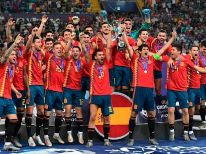 En foto: la selección española celebra la conquista del Europeo sub-21. En vídeo: declaraciones de los jugadores.