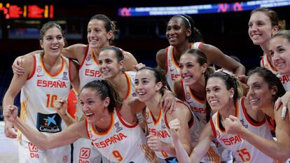 En foto: las jugadoras de la selección celebran un triunfo. En vídeo: declaraciones de las jugadoras españolas de baloncesto.
