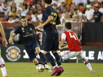 Bale regatea durante el partido entre el Madrid y el Arsenal. En vídeo, el mensaje de ánimo del lateral derecho del Real Madrid, Álvaro Odriozola, a su compañero lesionado, Marco Asensio.