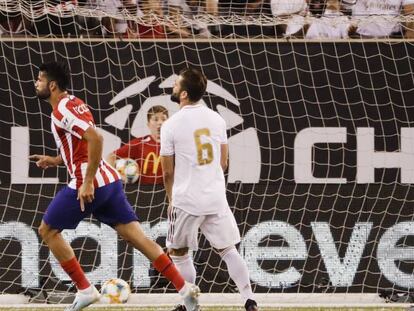 Diego Costa celebra su tercer gol al Madrid. En vídeo, Sergio Ramos: "Nos lo hemos tomado como un amistoso y ellos no".