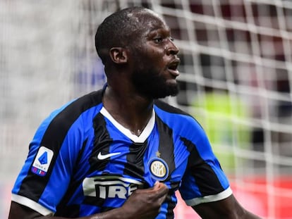 Lukaku, en el duel de l'Inter contra el Lecce. En vídeo, el cap d'esports d'EL PAÍS, José Sámano, analitza el sorteig.