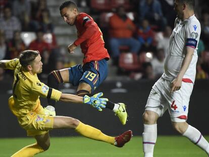 Rodrigo marca el segundo gol. En vídeo, declaraciones posteriores al encuentro de Paco Alcácer, Dani Carvajal y Sergio Ramos.