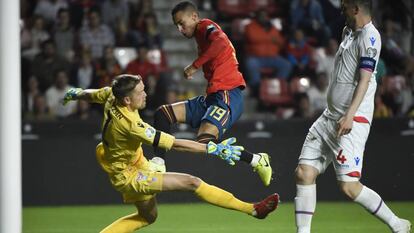 Rodrigo marca el segundo gol. En vídeo, declaraciones posteriores al encuentro de Paco Alcácer, Dani Carvajal y Sergio Ramos.