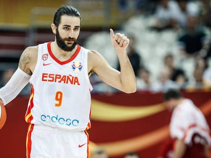 Ricky Rubio, en un momento del partido contra Polonia. En vídeo, declaraciones del seleccionador de España, Sergio Scariolo.