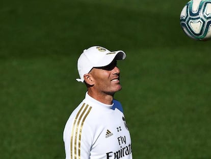 Zidane, en el entrenamiento del viernes en Valdebebas. En vídeo, declaraciones del francés este viernes.