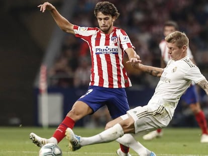 Joao Felix durante el derbi. En vídeo, declaraciones de Simeone tras el partido.