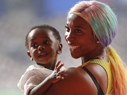 Shelly-Ann Fraser-Pryce, con su hijo tras ganar los 100m. En vídeo, la carrera.