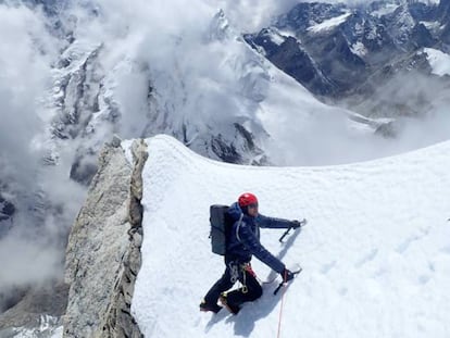 Marc Toralles, durante la ascensión al Tengi Ragi Tau en Nepal. En vídeo, reportaje sobre la escalada.