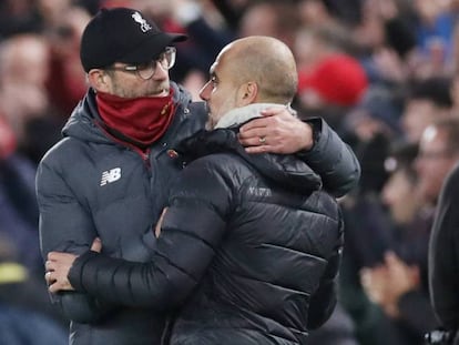 Guardiola saluda a Wijnaldun en Anfield. En vídeo, la rueda de prensa del entrenador del Manchester City.