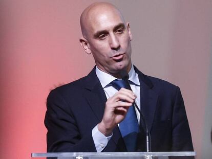 Luis Rubiales, en el homenaje a las pioneras del futbol femenino.