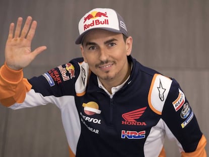 Jorge Lorenzo, este jueves en Cheste antes de la entrevista. En vídeo, el piloto de Moto GP anuncia su retirada.