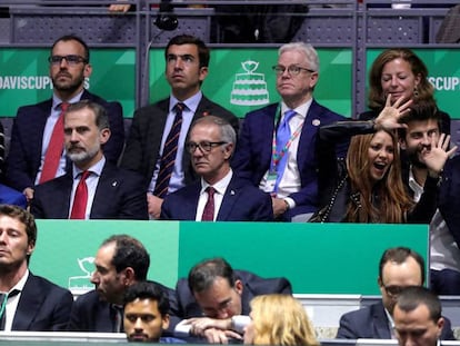 El rey Felipe VI, el ministro de Cultura y Deporte, José Guirao, la cantante Shakira, y su pareja Gerard Piqué. En vídeo, las declaraciones del presidente de Kosmos.