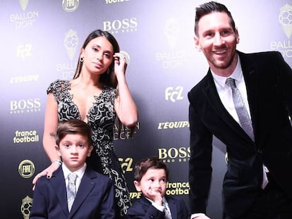 Messi, con su esposa Antonella Roccuzzo y sus hijos Thiago y Mateo en la Gala del Balón de Oro. En vídeo, declaraciones del futbolista tras ser galardonado con su sexto Balón de Oro.